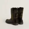 Cizme Wish Teen din piele neagră cu broderie cu stele galbene Cizme Wish Teen din piele neagră cu broderie cu stele galbene