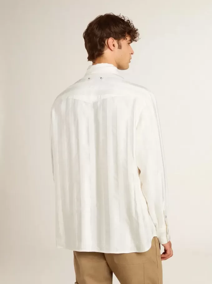 Cămașă oversized pentru bărbați, de culoare albă uzată, cu dungi verticale Cămașă oversized pentru bărbați, de culoare albă uzată, cu dungi verticale