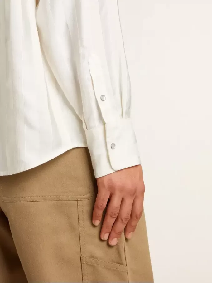Cămașă oversized pentru bărbați, de culoare albă uzată, cu dungi verticale Cămașă oversized pentru bărbați, de culoare albă uzată, cu dungi verticale