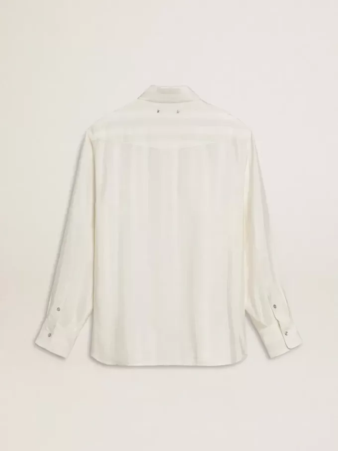 Cămașă oversized pentru bărbați, de culoare albă uzată, cu dungi verticale Cămașă oversized pentru bărbați, de culoare albă uzată, cu dungi verticale