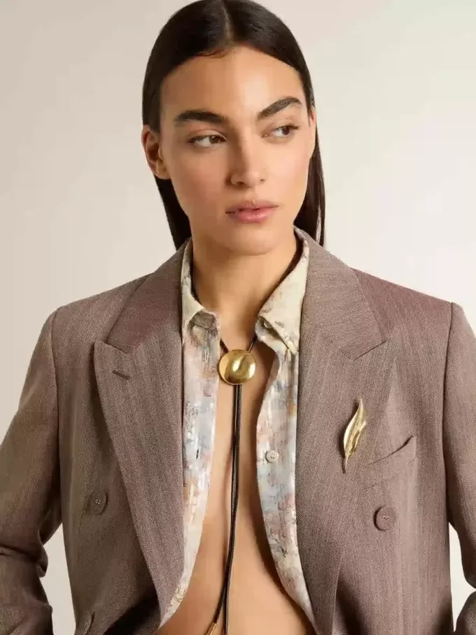 Colier Jewelmates bolo tie din piele neagră cu detalii metalice aurii antichizate