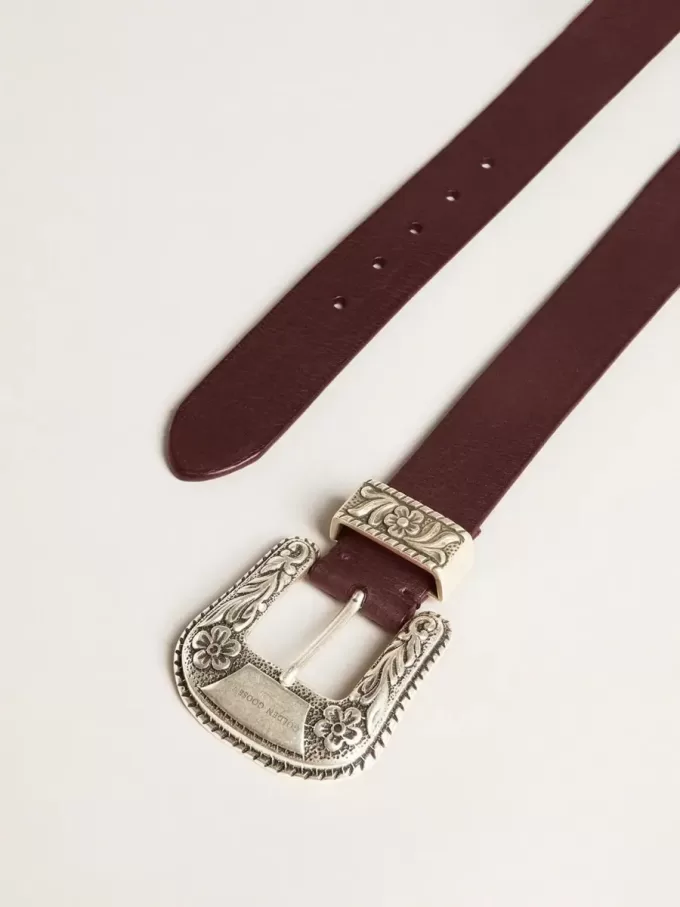 Curea pentru femei din piele burgundă cu cataramă argintie decorată Curea pentru femei din piele burgundă cu cataramă argintie decorată