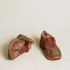 Dad-Star pentru femei din nubuc cu stea din piele aurie și călcâi din piele de căprioară Dad-Star pentru femei din nubuc cu stea din piele aurie și călcâi din piele de căprioară