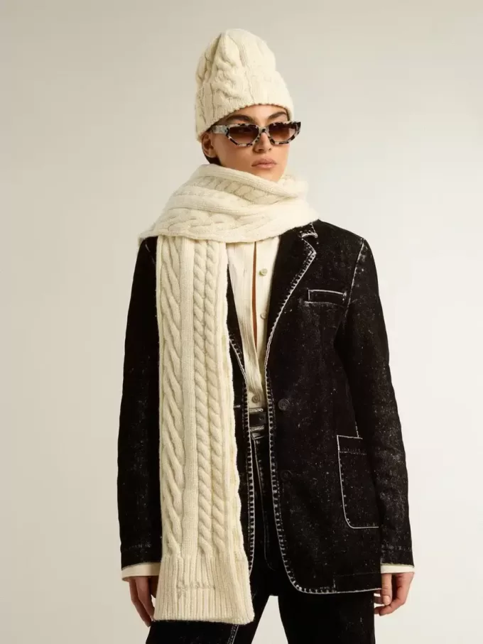 Eșarfă albă din lână cu broderie Eșarfă albă din lână cu broderie