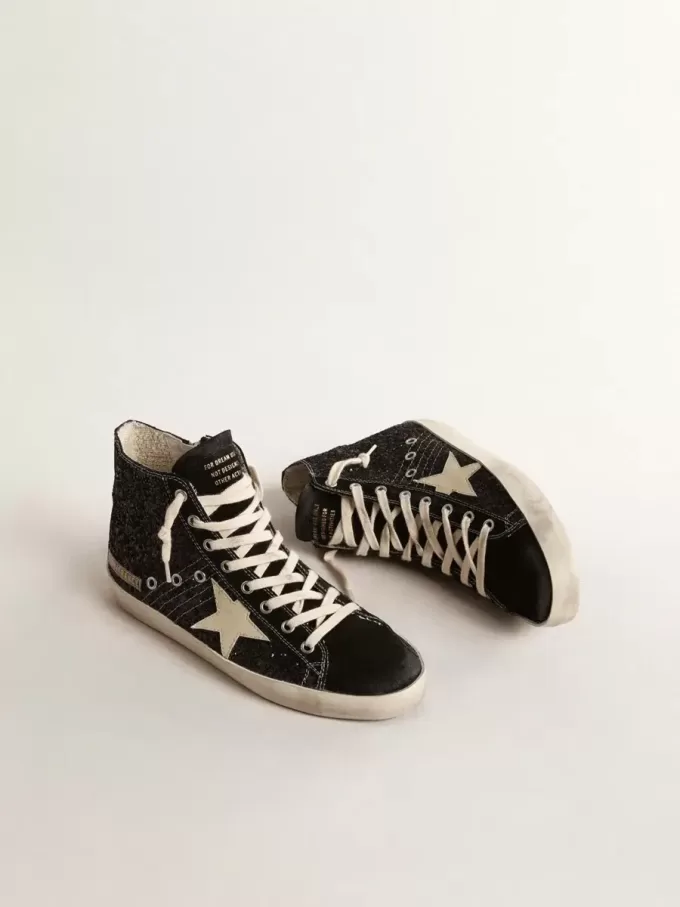 Francy Penstar LTD cu sclipici, stea de culoare ivoriu și talpă neagră Francy Penstar LTD cu sclipici, stea de culoare ivoriu și talpă neagră