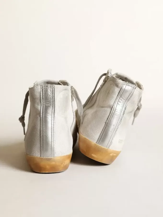 Francy pentru femei din piele de căprioară albă cu stea din piele neagră și limbă din cristal Swarovski argintiu Francy pentru femei din piele de căprioară albă cu stea din piele neagră și limbă din cristal Swarovski argintiu