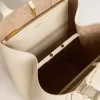 Geantă 24/7 North South din piele de culoarea untului, cu mânere reglabile Geantă 24/7 North South din piele de culoarea untului, cu mânere reglabile
