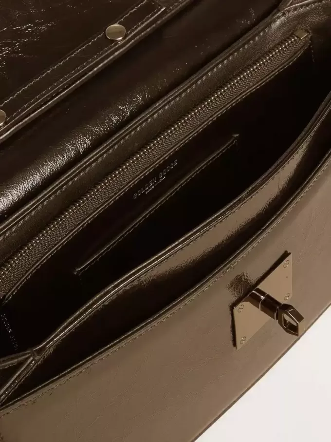 Geantă Gioia din piele neagră lucioasă cu detalii metalice Geantă Gioia din piele neagră lucioasă cu detalii metalice