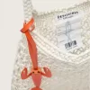 Geantă macramé pentru femei din bumbac de culoarea untului, cu un charm din piele în formă de homar Geantă macramé pentru femei din bumbac de culoarea untului, cu un charm din piele în formă de homar