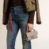 Geantă mică Venezia din piele bej cu detalii aurii Geantă mică Venezia din piele bej cu detalii aurii