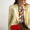 Geantă Mini Star pentru femei din piele vopsită în roșu, cu stea ton pe ton Geantă Mini Star pentru femei din piele vopsită în roșu, cu stea ton pe ton