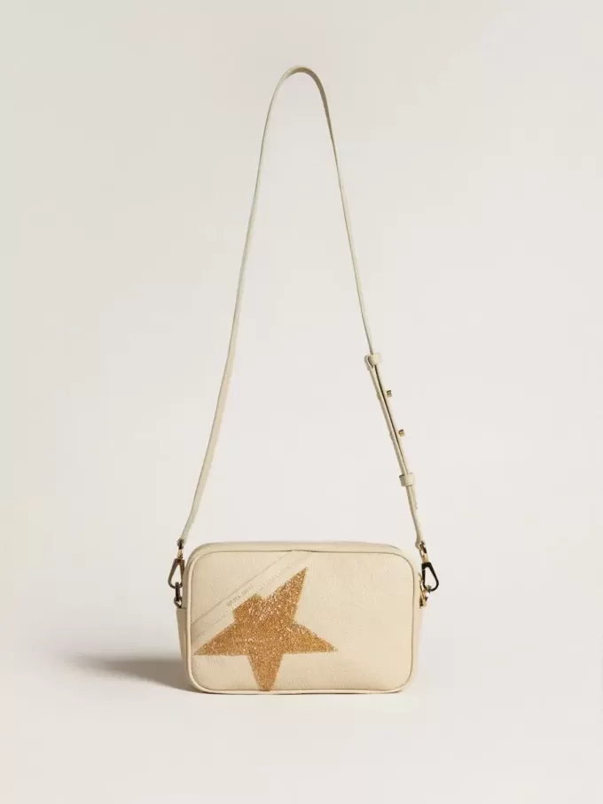 Geantă Star din piele ciocănită de culoare unt, cu stea din cristal Swarovski Geantă Star din piele ciocănită de culoare unt, cu stea din cristal Swarovski