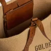 Geantă tote 24,7 din rafie naturală și piele maro cu detalii metalice aurii Geantă tote 24,7 din rafie naturală și piele maro cu detalii metalice aurii