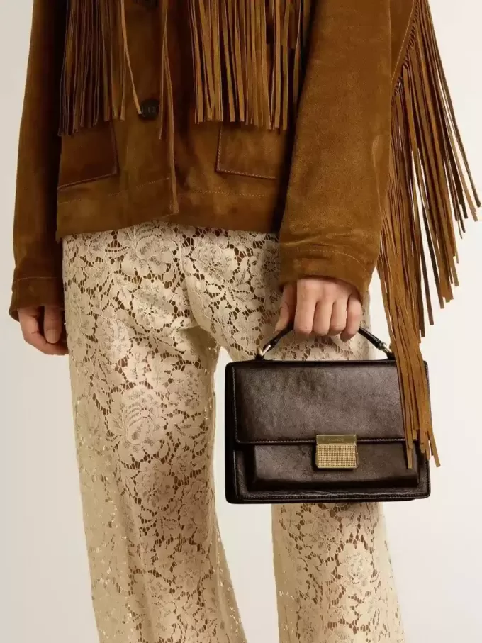 Geantă Venezia din piele vintage maro închis cu detalii aurii Geantă Venezia din piele vintage maro închis cu detalii aurii