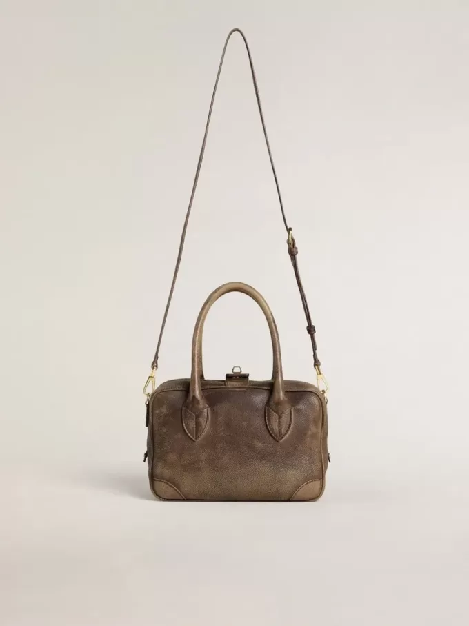 Geantă Vita din piele maro vintage cu detalii aurii Geantă Vita din piele maro vintage cu detalii aurii