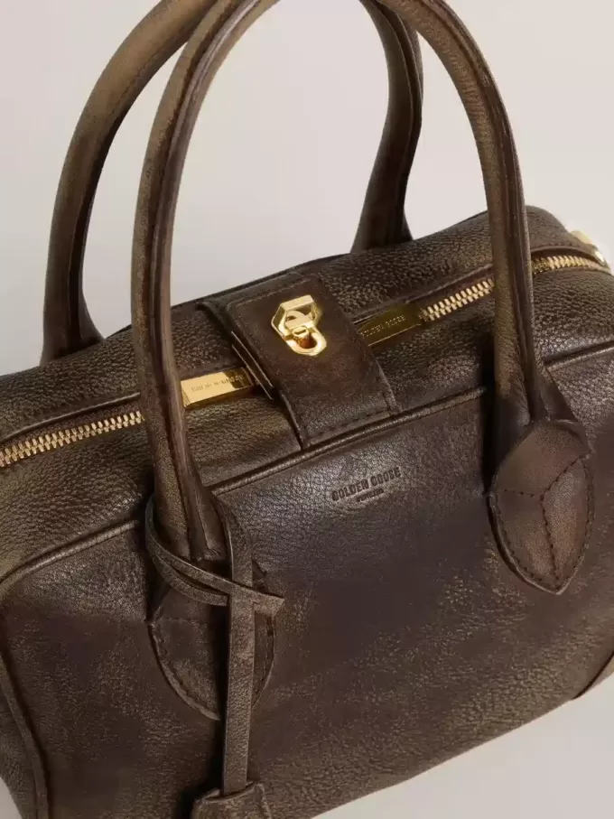 Geantă Vita din piele maro vintage cu detalii aurii Geantă Vita din piele maro vintage cu detalii aurii