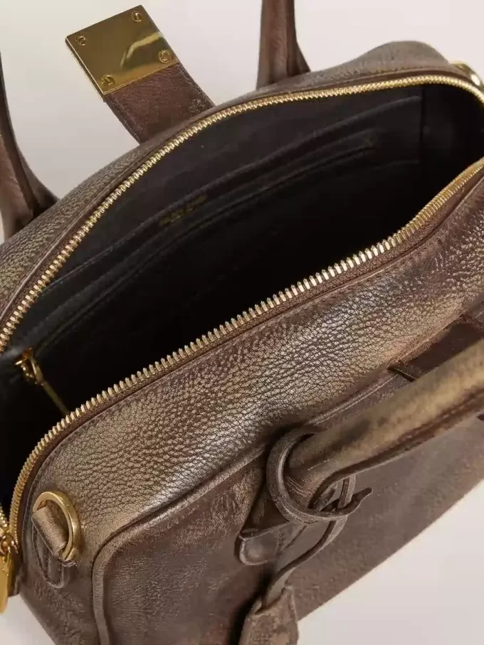 Geantă Vita din piele maro vintage cu detalii aurii Geantă Vita din piele maro vintage cu detalii aurii