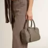 Geantă Vita din piele verde salvie cu detalii aurii