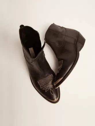 Ghete tinerești din piele neagră cu broderie de culoare nisipiu Ghete tinerești din piele neagră cu broderie de culoare nisipiu