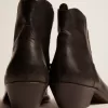 Ghete tinerești din piele neagră cu broderie de culoare nisipiu Ghete tinerești din piele neagră cu broderie de culoare nisipiu