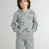 Hanorac gri pentru copii cu inscripții multicolore imprimate