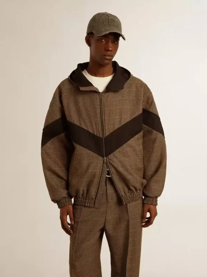 Hanorac în bej și negru cu model houndstooth Hanorac în bej și negru cu model houndstooth