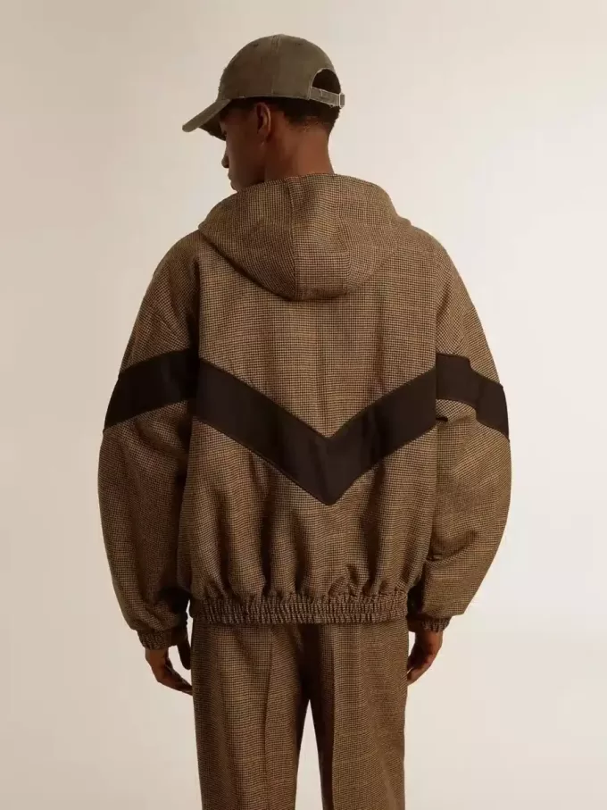 Hanorac în bej și negru cu model houndstooth Hanorac în bej și negru cu model houndstooth