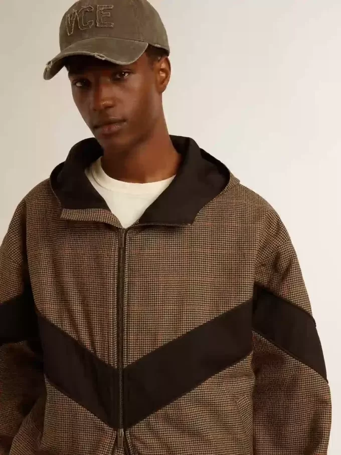 Hanorac în bej și negru cu model houndstooth Hanorac în bej și negru cu model houndstooth