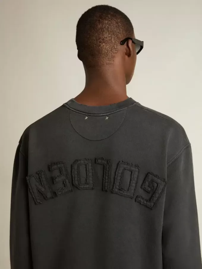 Hanorac negru spălat, cu logo inversat pe spate – Jersey Capsule Hanorac negru spălat, cu logo inversat pe spate – Jersey Capsule