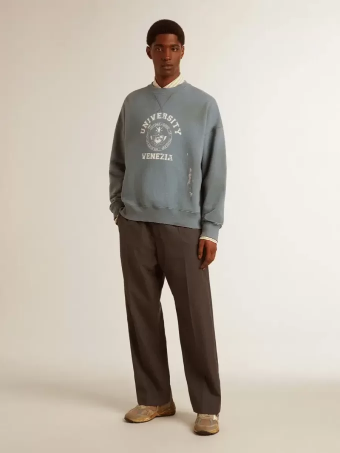 Hanorac oversized în culoarea albastru deschis, cu finisaj uzat Hanorac oversized în culoarea albastru deschis, cu finisaj uzat
