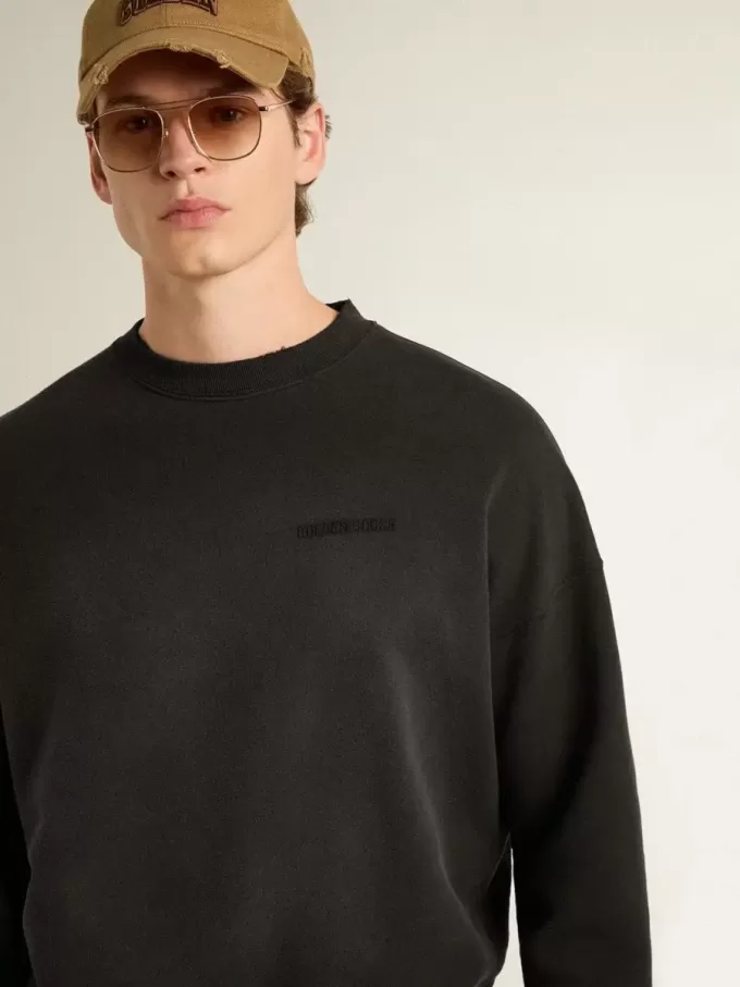 Hanorac unisex din bumbac negru uzat, cu logo brodat Hanorac unisex din bumbac negru uzat, cu logo brodat