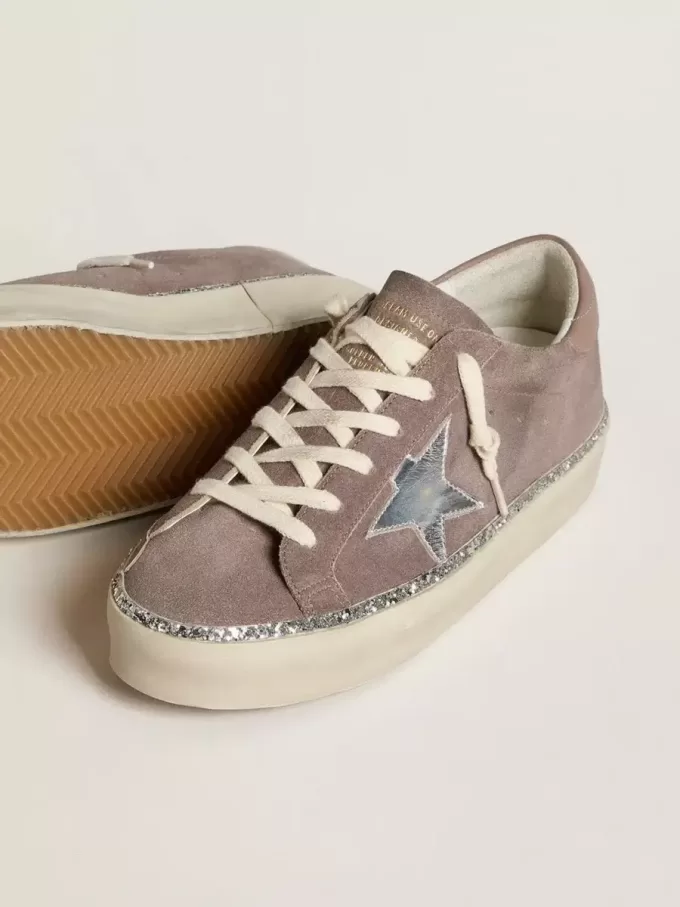 Hi Star pentru femei din piele de căprioară cu stea din piele argintie și călcâi din piele Hi Star pentru femei din piele de căprioară cu stea din piele argintie și călcâi din piele