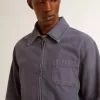 Jacheta albastră pentru bărbați din bumbac denim cu tratament distressat Jacheta albastră pentru bărbați din bumbac denim cu tratament distressat