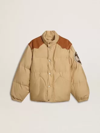 Jacheta bomber bej cu detalii din piele și patch-uri