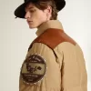 Jacheta bomber bej cu detalii din piele și patch-uri Jacheta bomber bej cu detalii din piele și patch-uri