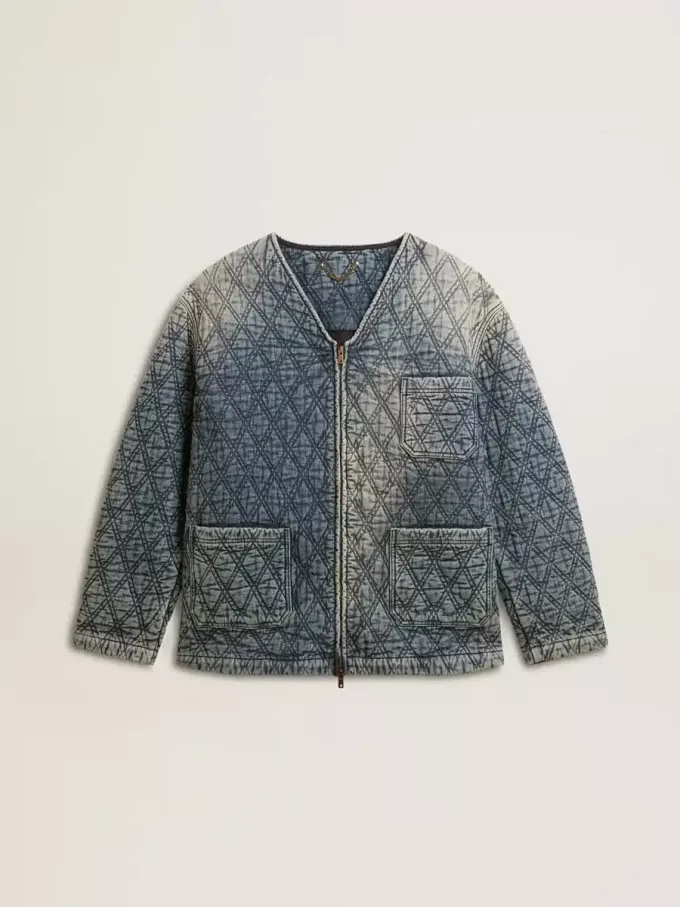 Jacheta matlasată albastră pentru femei din denim de bumbac cu finisaj uzat Jacheta matlasată albastră pentru femei din denim de bumbac cu finisaj uzat