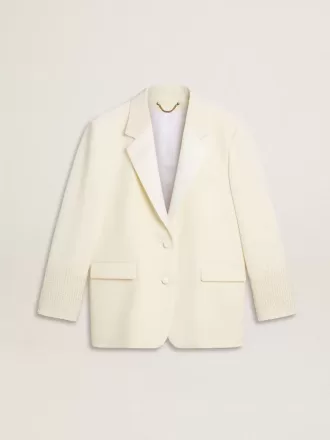 Jacheta oversize cu un singur rând de nasturi, de culoare albă, cu efect de mătase și broderie