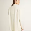 Jacheta oversize cu un singur rând de nasturi, de culoare albă, cu efect de mătase și broderie