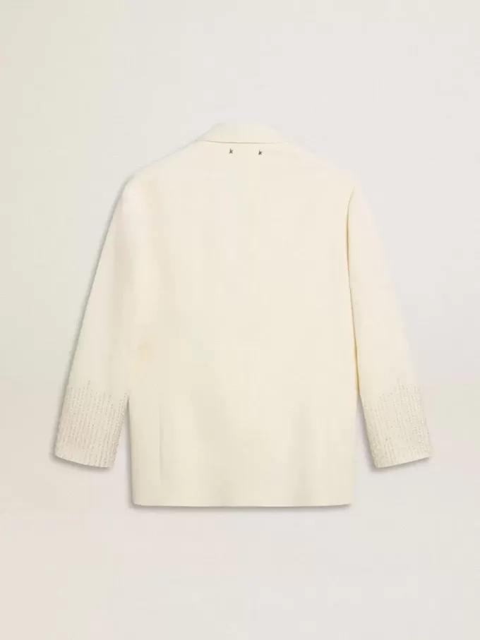 Jacheta oversize cu un singur rând de nasturi, de culoare albă, cu efect de mătase și broderie