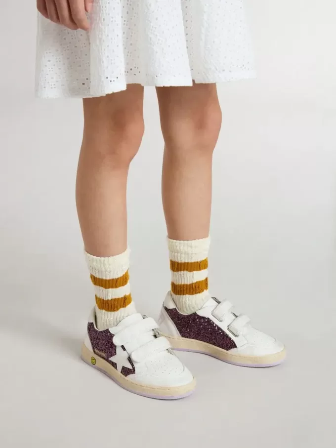Junior Ball Star în violet strălucitor, cu stea din piele albă și bandă la călcâi Junior Ball Star în violet strălucitor, cu stea din piele albă și bandă la călcâi