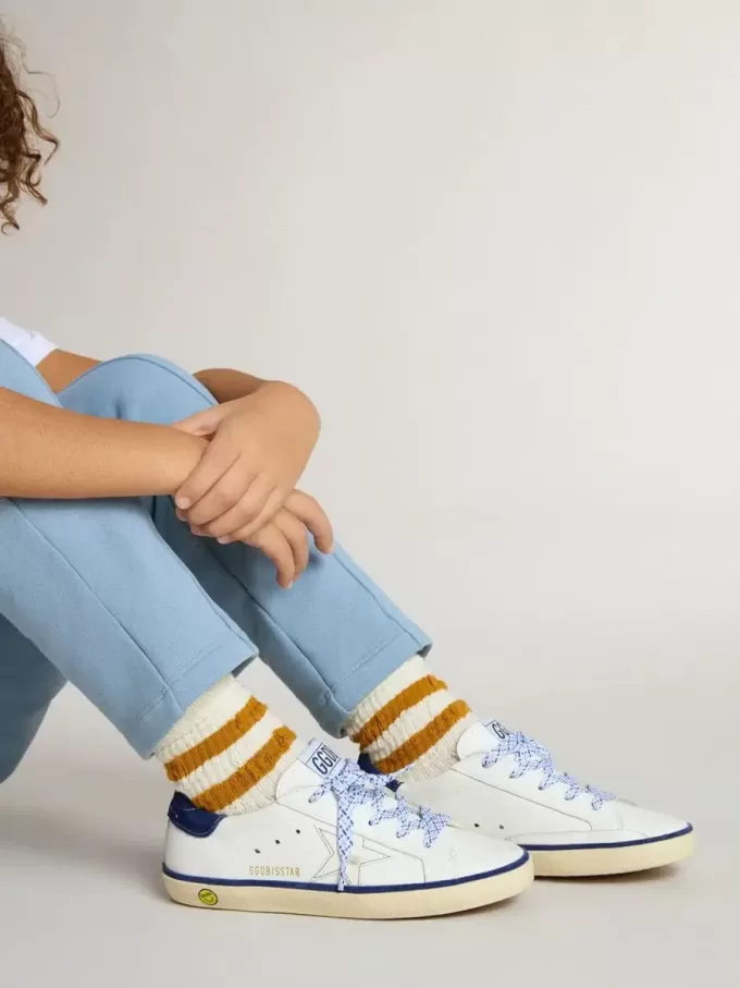 Junior Super-Star din piele albă cu călcâi din piele de căprioară albastră