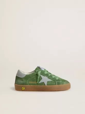 Junior Super-Star din piele de căprioară verde cu stea albastră și bandă pe călcâi Junior Super-Star din piele de căprioară verde cu stea albastră și bandă pe călcâi