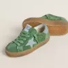 Junior Super-Star din piele de căprioară verde cu stea albastră și bandă pe călcâi Junior Super-Star din piele de căprioară verde cu stea albastră și bandă pe călcâi