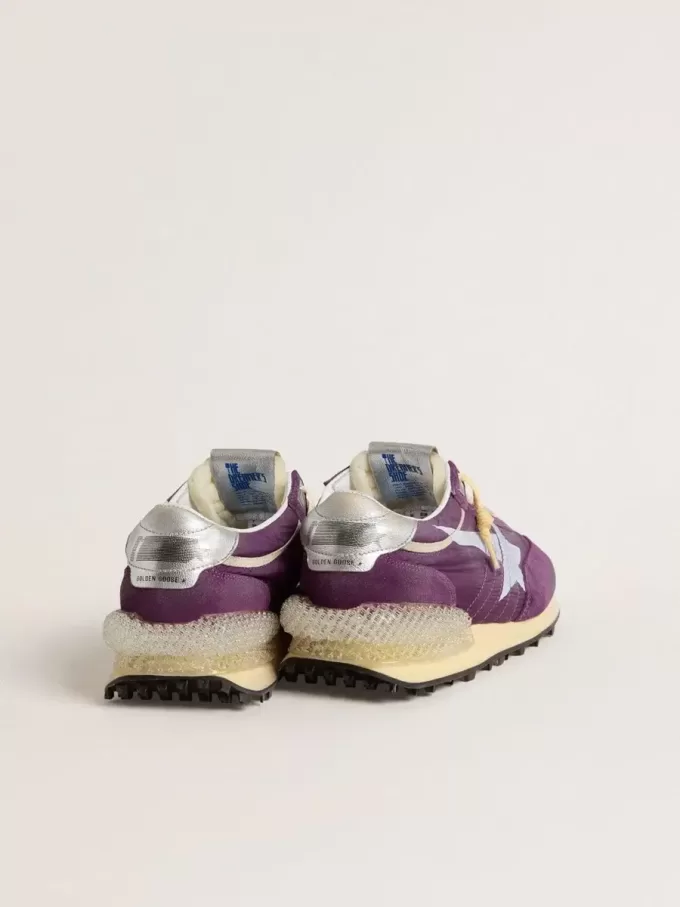 Marathon pentru bărbați, cu parte superioară din nailon violet și stea albă