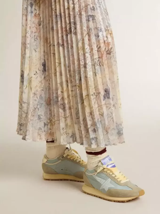 Marathon pentru femei, cu partea superioară din nailon albastru deschis și stea albastru pastel Marathon pentru femei, cu partea superioară din nailon albastru deschis și stea albastru pastel
