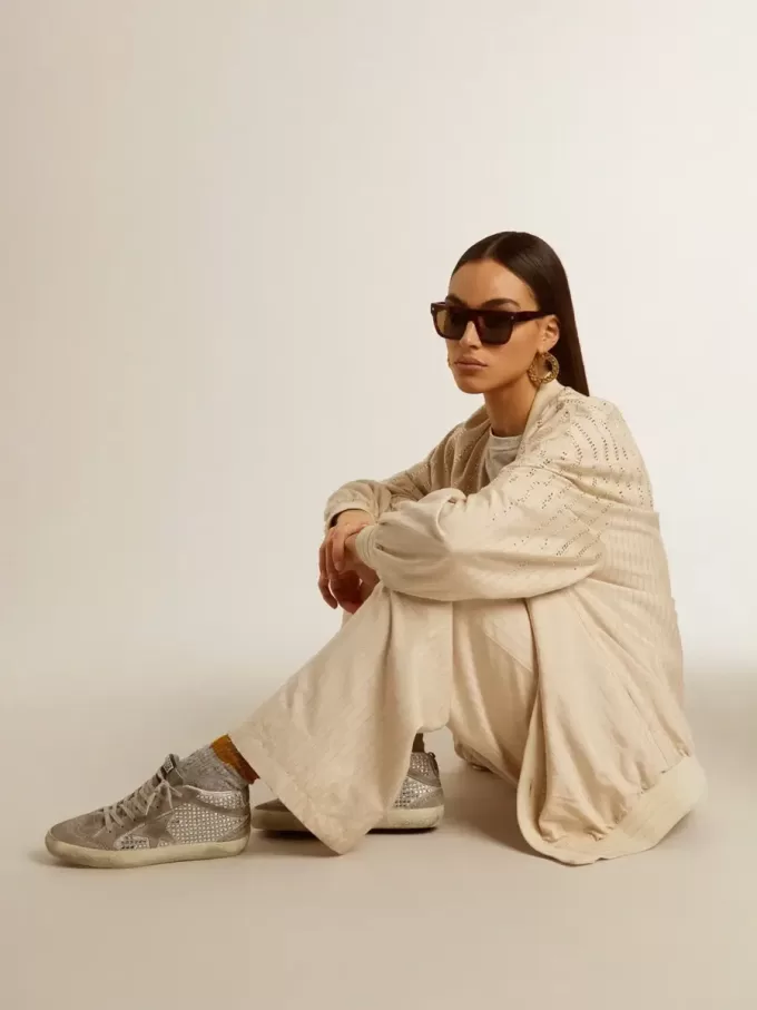 Mid Star din piele de căprioară argintie cu cristale Swarovski și stea din piele de căprioară Mid Star din piele de căprioară argintie cu cristale Swarovski și stea din piele de căprioară