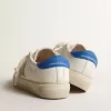 Model May Teen alb cu stea din piele de căprioară gri și bandă albastră pe călcâi Model May Teen alb cu stea din piele de căprioară gri și bandă albastră pe călcâi