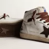 Model Sky-Star pentru femei, din piele nappa albă, cu stea din piele de căprioară ciocolatie Model Sky-Star pentru femei, din piele nappa albă, cu stea din piele de căprioară ciocolatie