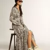 Model Sky-Star pentru femei, din piele nappa albă, cu stea din piele de căprioară gri porumbel Model Sky-Star pentru femei, din piele nappa albă, cu stea din piele de căprioară gri porumbel