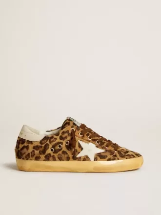 Model Super-Star LTD pentru femei, din piele de ponei cu imprimeu leopard, cu stea din piele și bandă pe călcâi Model Super-Star LTD pentru femei, din piele de ponei cu imprimeu leopard, cu stea din piele și bandă pe călcâi